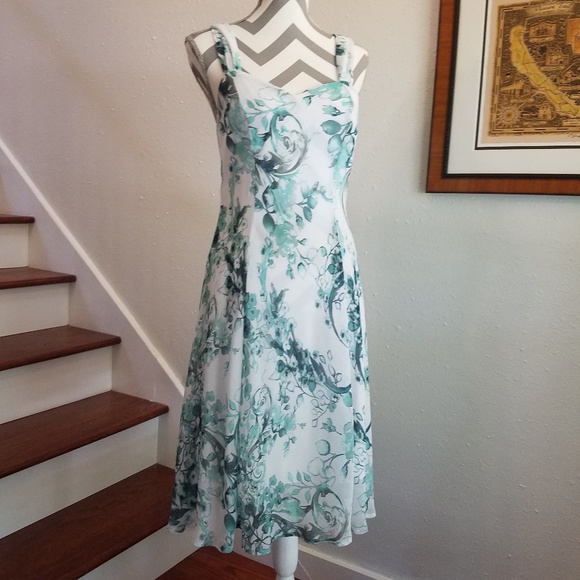 connected apparel Dresses & Skirts - Connected Apparel Floral dress